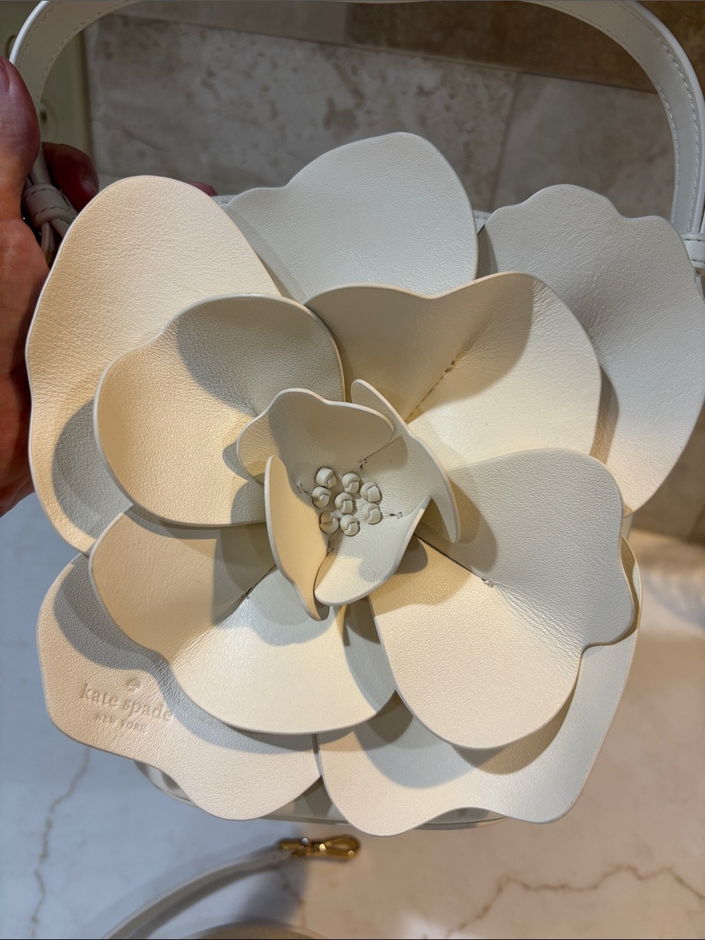 kate spade Flora Bucket Bag in Meringue NWT MSRP $449 - Picture 2 of 10